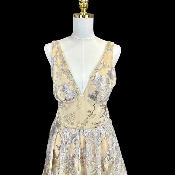 Metallic Floral Lace V-Neck Formal Gown Open Back A-Line Prom Dress Champagne - Picture 4 of 11